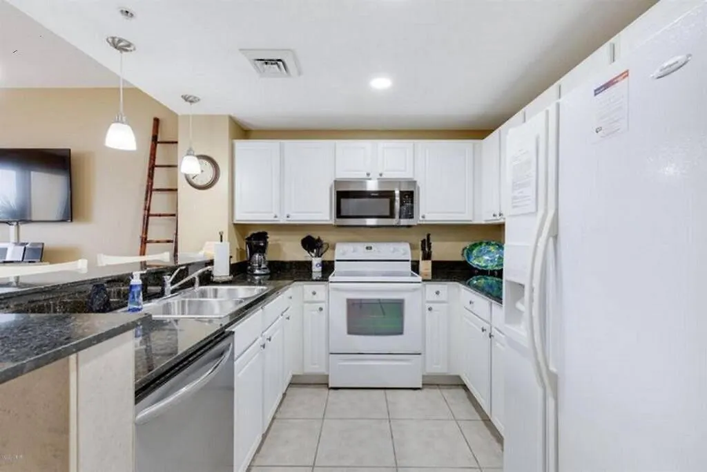 Apartment 207 West Tower Low Floor Great Views Panama City Beach